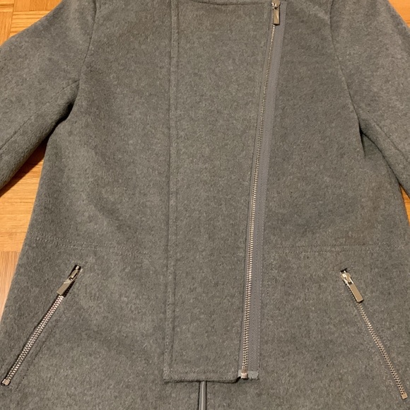 Lightly worn wool jacket. Excellent condition. - Picture 4 of 10